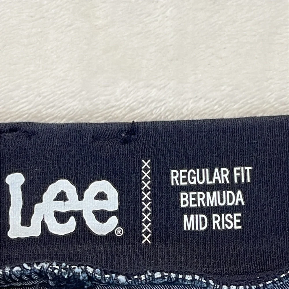 LEE REG FIT BERMUDA MIDRISE Women's Denim Shorts - SIZE 40 INCH WAIST